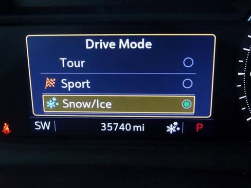 Used 2020 Cadillac XT5 Premium Luxury image 36