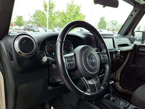 Used 2018 Jeep Wrangler Unlimited Sport w/ Connectivity Group AWD/4WD image 15