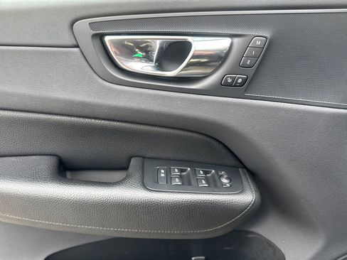 Used 2019 Volvo XC60 T5 Momentum w/ Protection Package Premier image 11