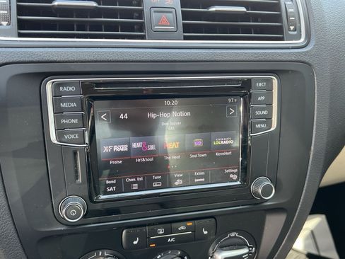 Used 2018 Volkswagen Jetta SE FWD image 19