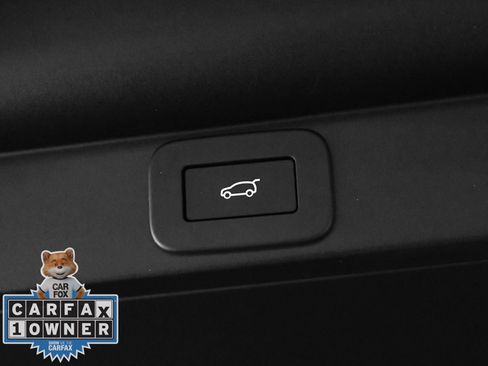 Used 2025 Land Rover Range Rover SE image 9