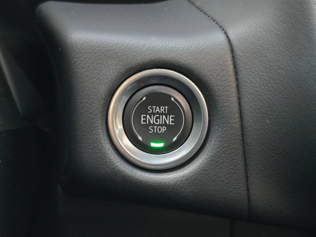 Used 2024 GMC Yukon XL AT4 w/ Technology Package AWD/4WD image 24
