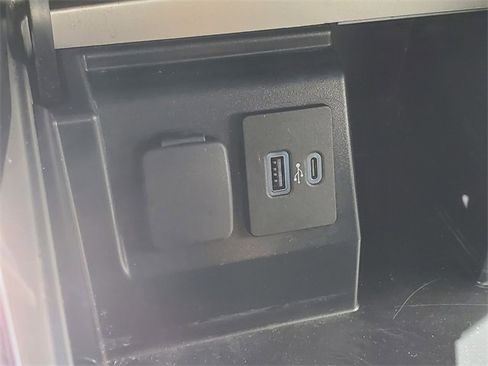 Certified 2022 Ford Explorer XLT w/ Equipment Group 202A image 22