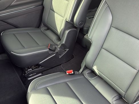 Used 2025 Buick Enclave Preferred image 29