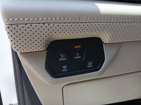 Certified 2026 Volkswagen Atlas SE FWD image 12