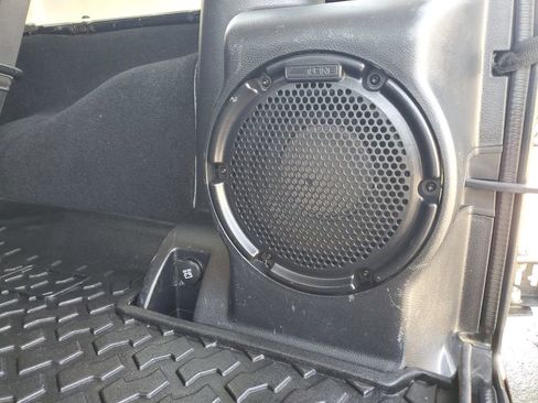 Used 2013 Jeep Wrangler Unlimited Sahara w/ Connectivity Group AWD/4WD image 8