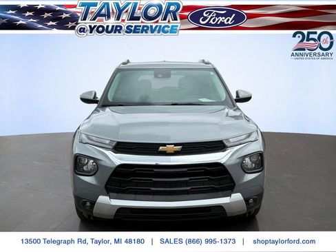 Used 2023 Chevrolet TrailBlazer LT FWD image 2