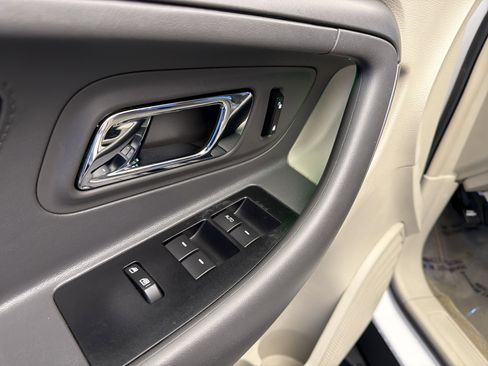 Used 2012 Ford Taurus SEL image 11