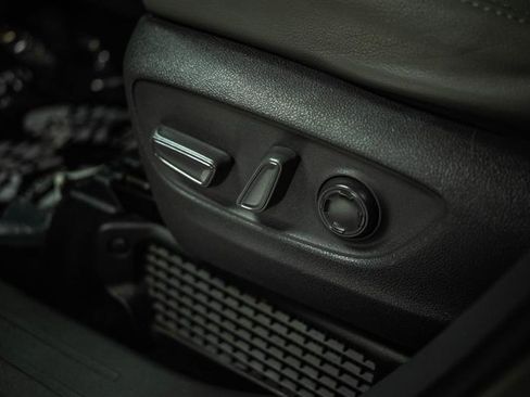 Used 2021 Toyota Sienna Limited image 16