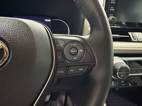 Used 2019 Toyota RAV4 Limited AWD/4WD image 19