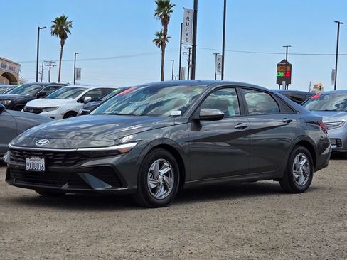 Used 2026 Hyundai Elantra SE w/ Cargo Package FWD image 8