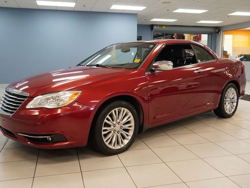 Used 2012 Chrysler 200 Limited FWD image 2