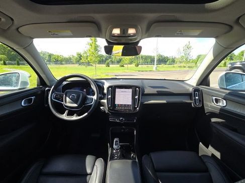 Used 2023 Volvo XC40 B5 Plus AWD/4WD image 21