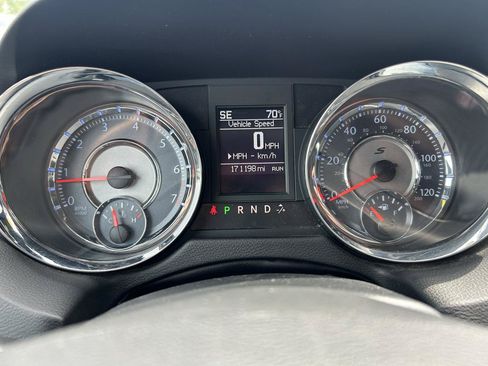 Used 2014 Chrysler Town & Country S FWD image 21