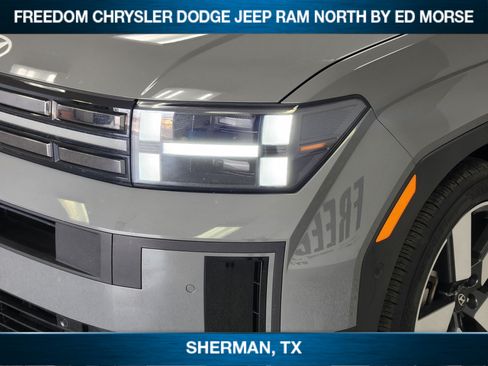 Used 2025 Hyundai Santa Fe Limited FWD image 5