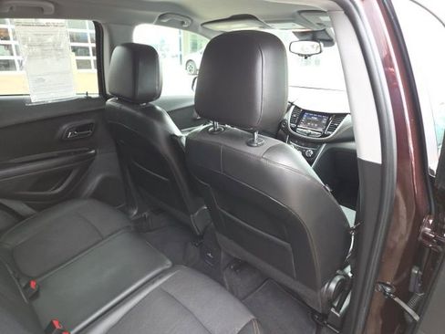 Used 2022 Chevrolet Trax LT w/ LT Convenience Package image 36