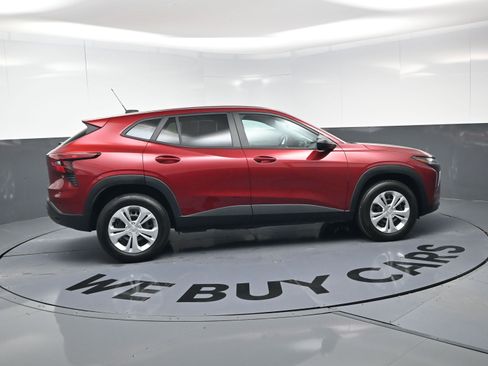 Used 2024 Chevrolet Trax LS w/ Driver Confidence Package image 10