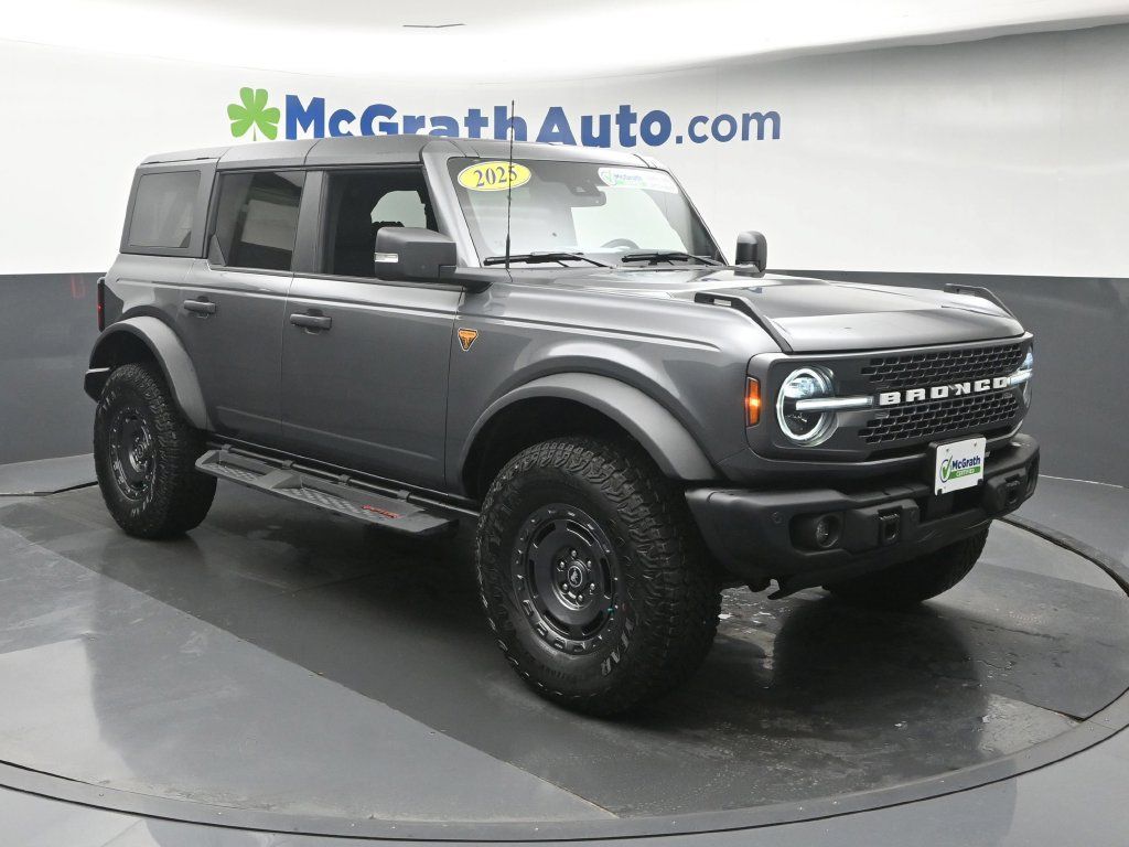 Used 2025 Ford Bronco Badlands AWD/4WD image 2
