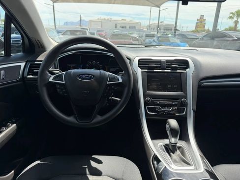 Used 2016 Ford Fusion SE FWD image 22