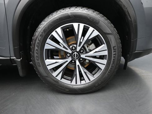 Used 2023 Nissan Rogue SV image 10