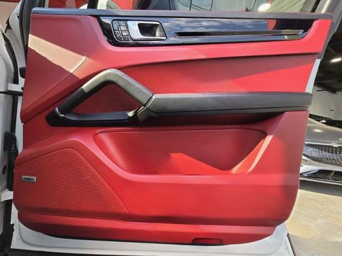 Used 2019 Porsche Cayenne image 22