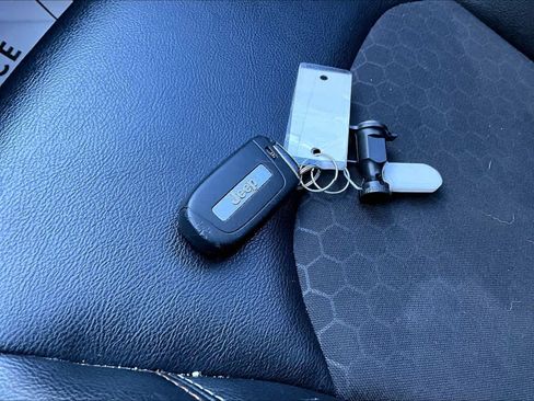 Used 2018 Jeep Compass Latitude w/ Popular Equipment Group image 15