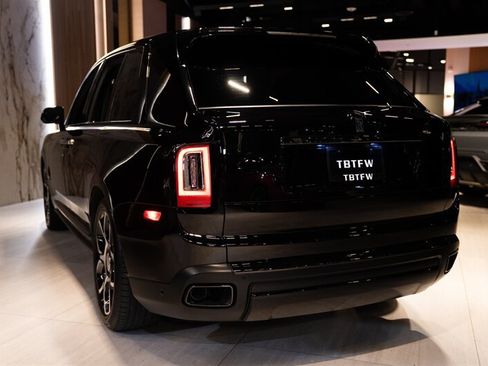 Used 2023 Rolls-Royce Cullinan Black Badge w/ Dark Exterior Package AWD/4WD image 27