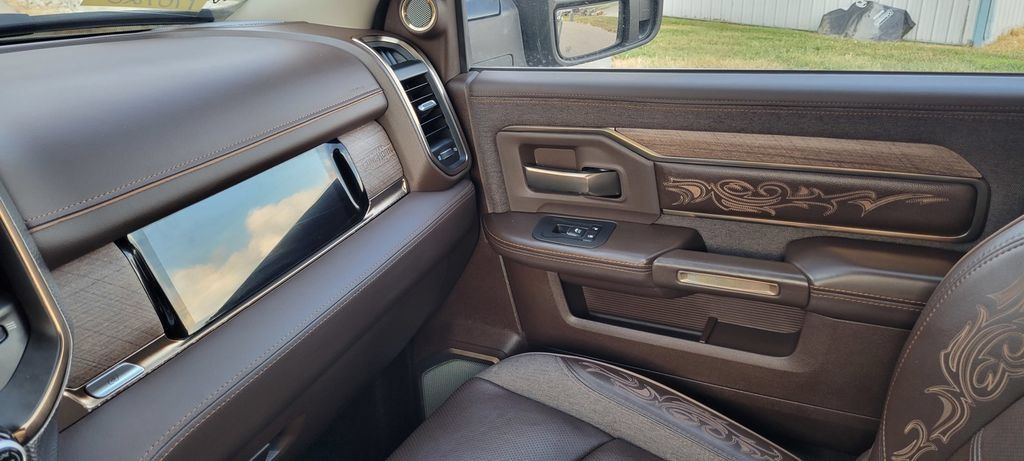 Used 2025 RAM 2500 Limited AWD/4WD image 24