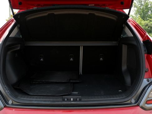 Used 2021 Hyundai Kona Limited w/ Winter Weather Package image 35