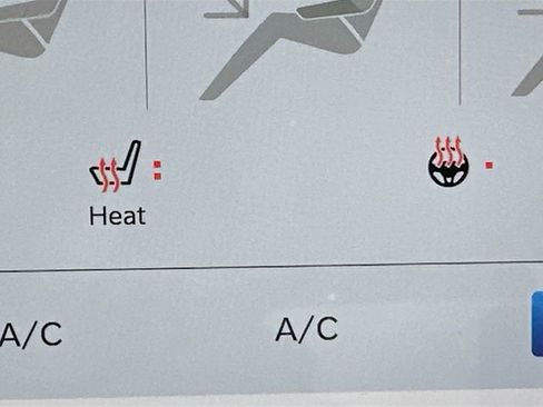 Used 2024 Chrysler Pacifica Touring-L image 17