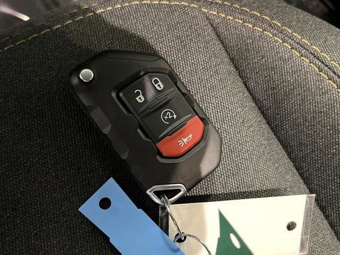 Used 2024 Jeep Wrangler Unlimited image 26