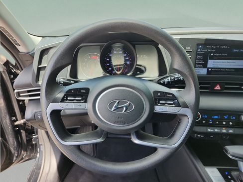 Used 2021 Hyundai Elantra SEL FWD image 10