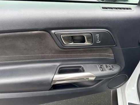 Used 2016 Ford Mustang Shelby GT350 w/ Technology Package image 9