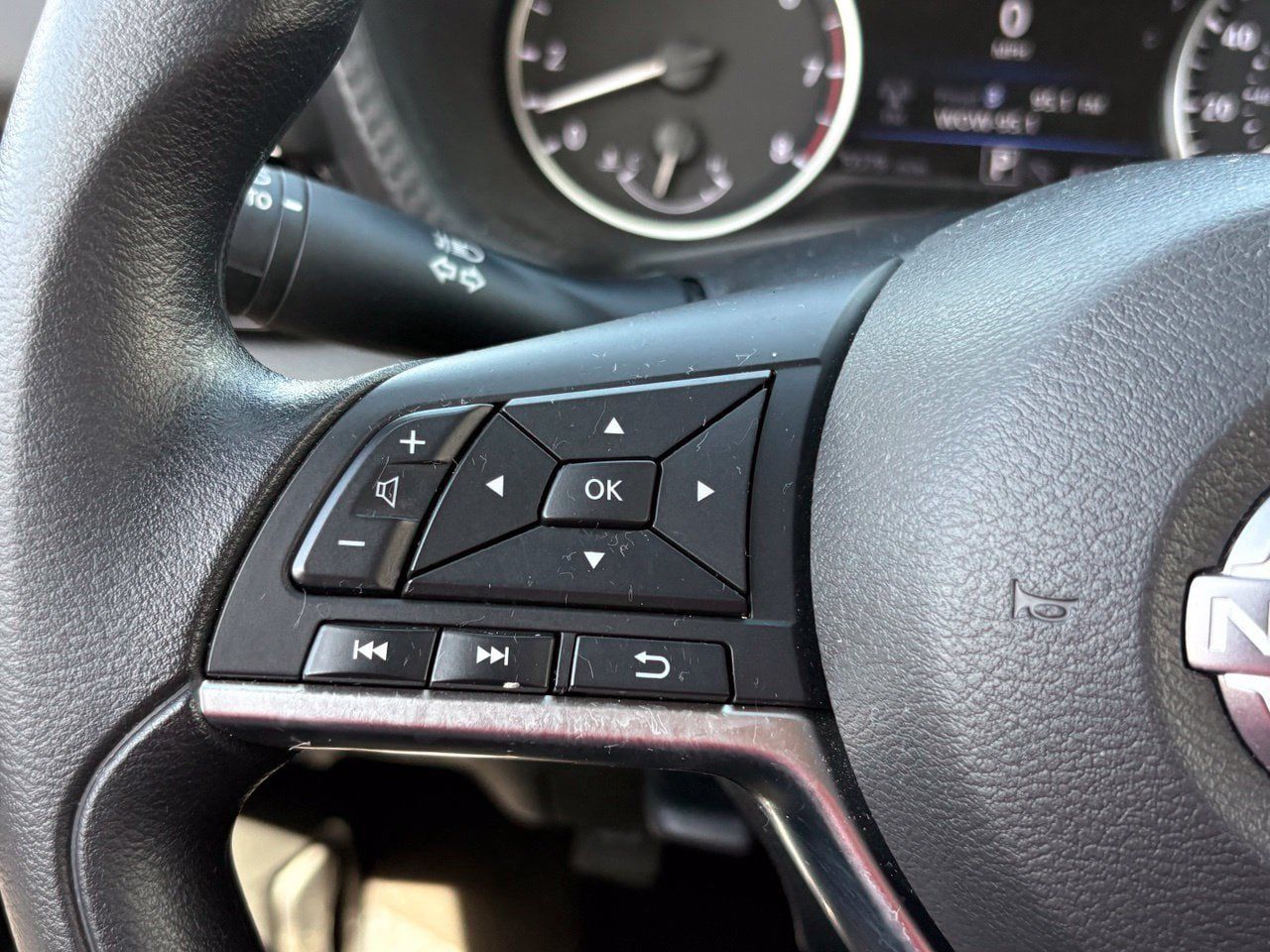 Certified 2025 Nissan Sentra SV FWD image 31