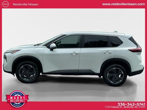 Used 2025 Nissan Rogue SV FWD image 3