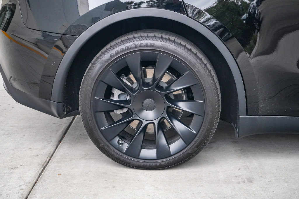 Used 2021 Tesla Model Y Long Range AWD/4WD image 10