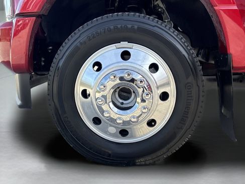 Used 2022 Ford F450 Platinum w/ FX4 Off-Road Package image 38