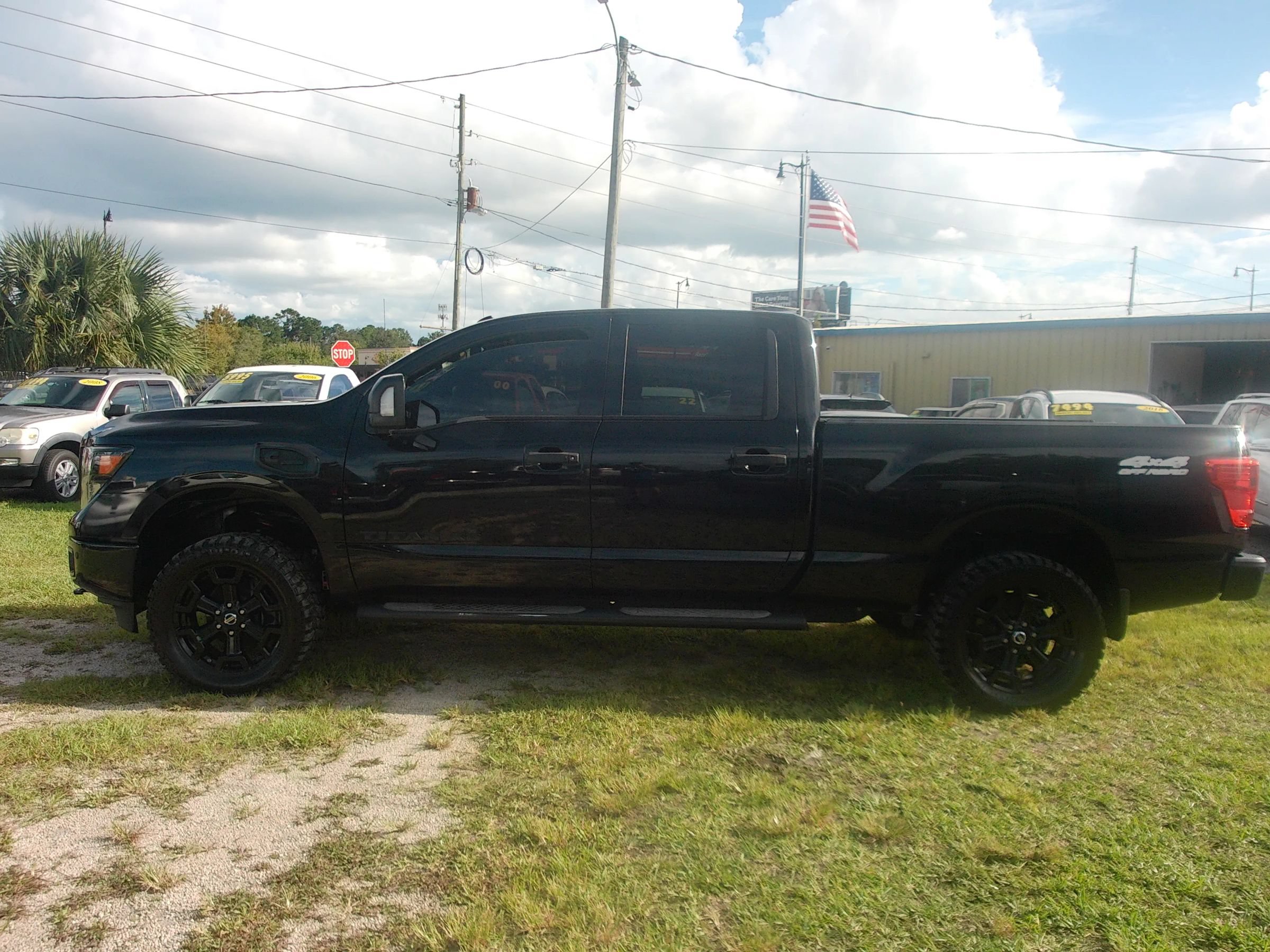 Used 2018 Nissan Titan SV w/ SV Convenience Package AWD/4WD image 8