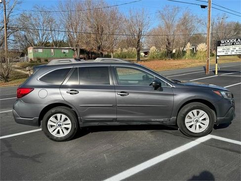 Used 2018 Subaru Outback 2.5i Premium image 5