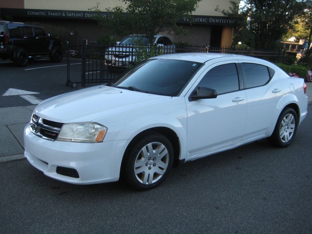 Used 2014 Dodge Avenger SE FWD image 1