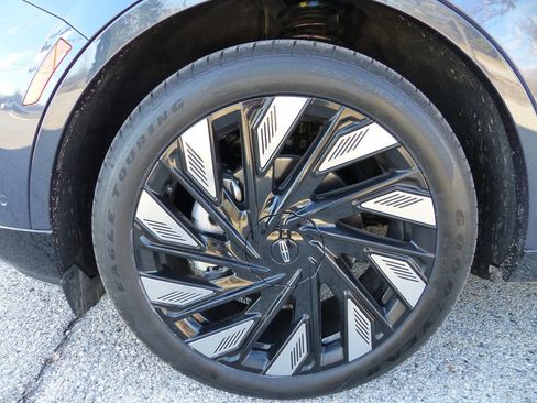 Used 2024 Lincoln Nautilus Reserve w/ Equipment Group 202A image 12