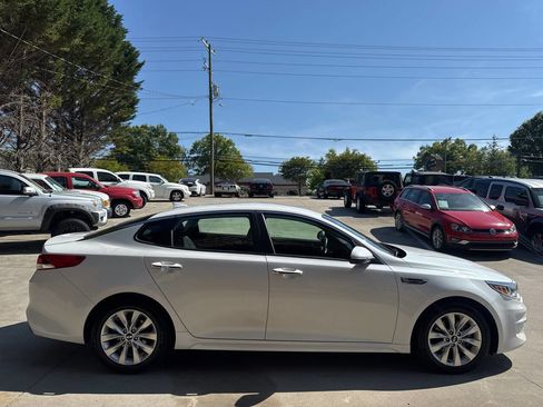 Used 2016 Kia Optima LX w/ Option Group 014 FWD image 7