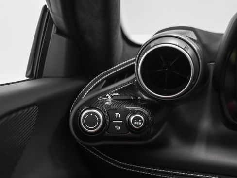 Certified 2022 Ferrari F8 Tributo RWD image 46
