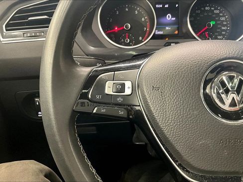 Used 2021 Volkswagen Tiguan SE image 17