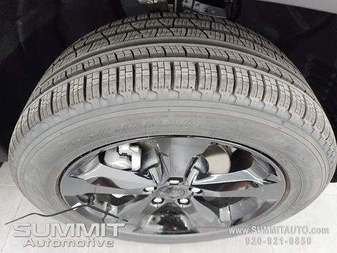 New 2025 Jeep Grand Cherokee Limited w/ Black Appearance Package image 3