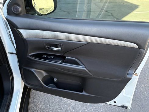 Used 2017 Mitsubishi Outlander ES image 31