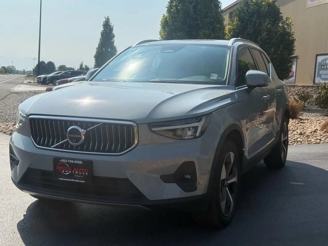 Used 2024 Volvo XC40 B5 Plus AWD/4WD image 52