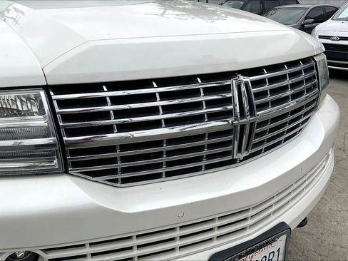 Used 2014 Lincoln Navigator 2WD image 29