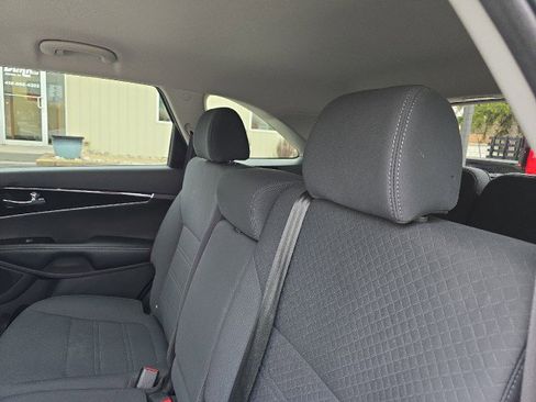 Used 2019 Kia Sorento L image 31