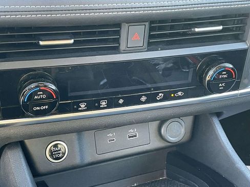 Used 2023 Nissan Rogue SV image 27